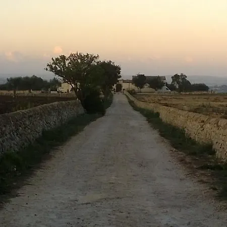 Valle Di Chiaramonte كيارامونتي غولفي