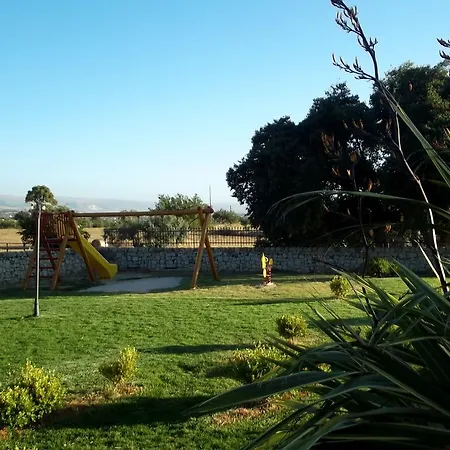 Valle Di Chiaramonte Bed & Breakfast *