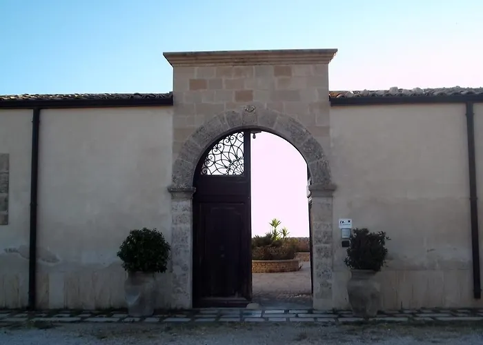 فندق مبيت وإفطار Valle Di Chiaramonte