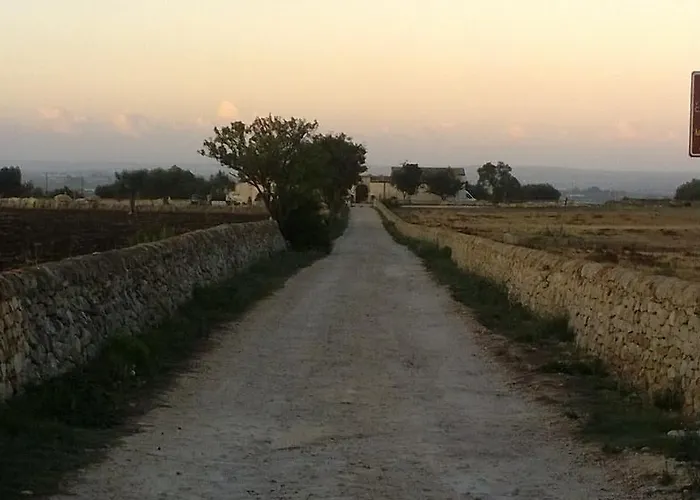 Valle Di Chiaramonte كيارامونتي غولفي