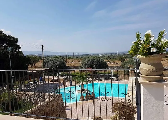 فندق مبيت وإفطار Valle Di Chiaramonte 3*